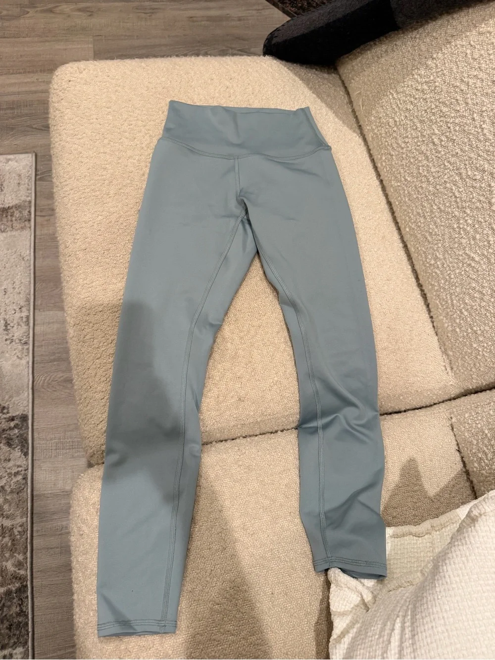 Alo Yoga High-Waist airlift Women’s Leggings in Sage Green